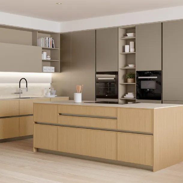Cucina Moderna con isola Sakura 04 in Rovere Ikebana e laccato Alabastro di Veneta Cucine