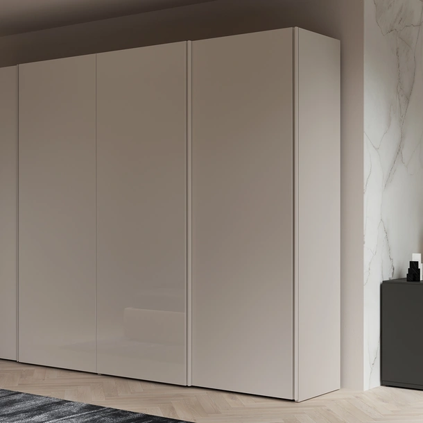 Armadio con ante scorrevoli Liberty laccato lucido di Favero