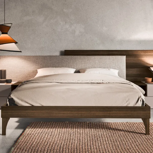 Letto con testiera in tessuto e essenza legno con struttura in essenza legno Boiserie di Mab