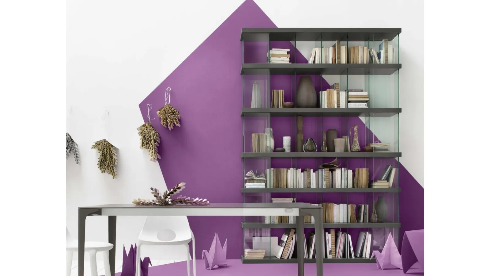 Libreria a muro Mensola 12 in laccato opaco Ardesia e Vetro di Veneta Cucine
