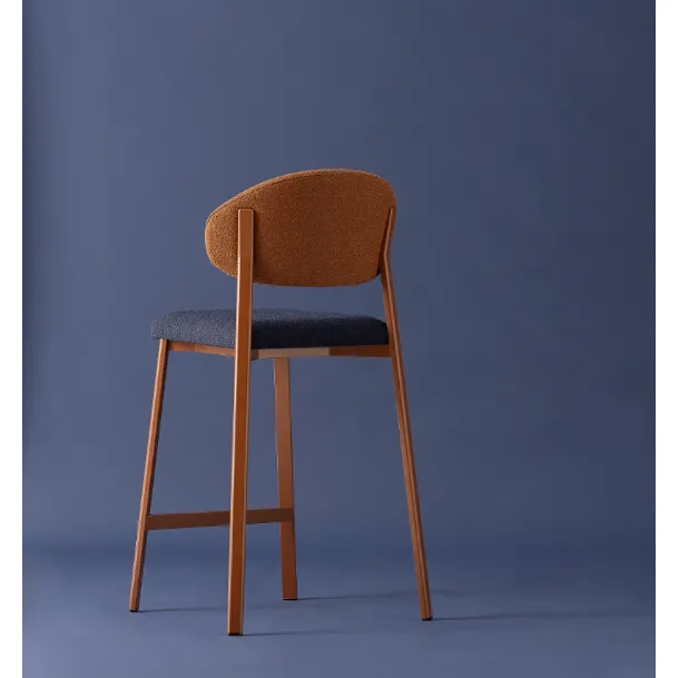 Sgabello Beba Curvy di Pointhouse
