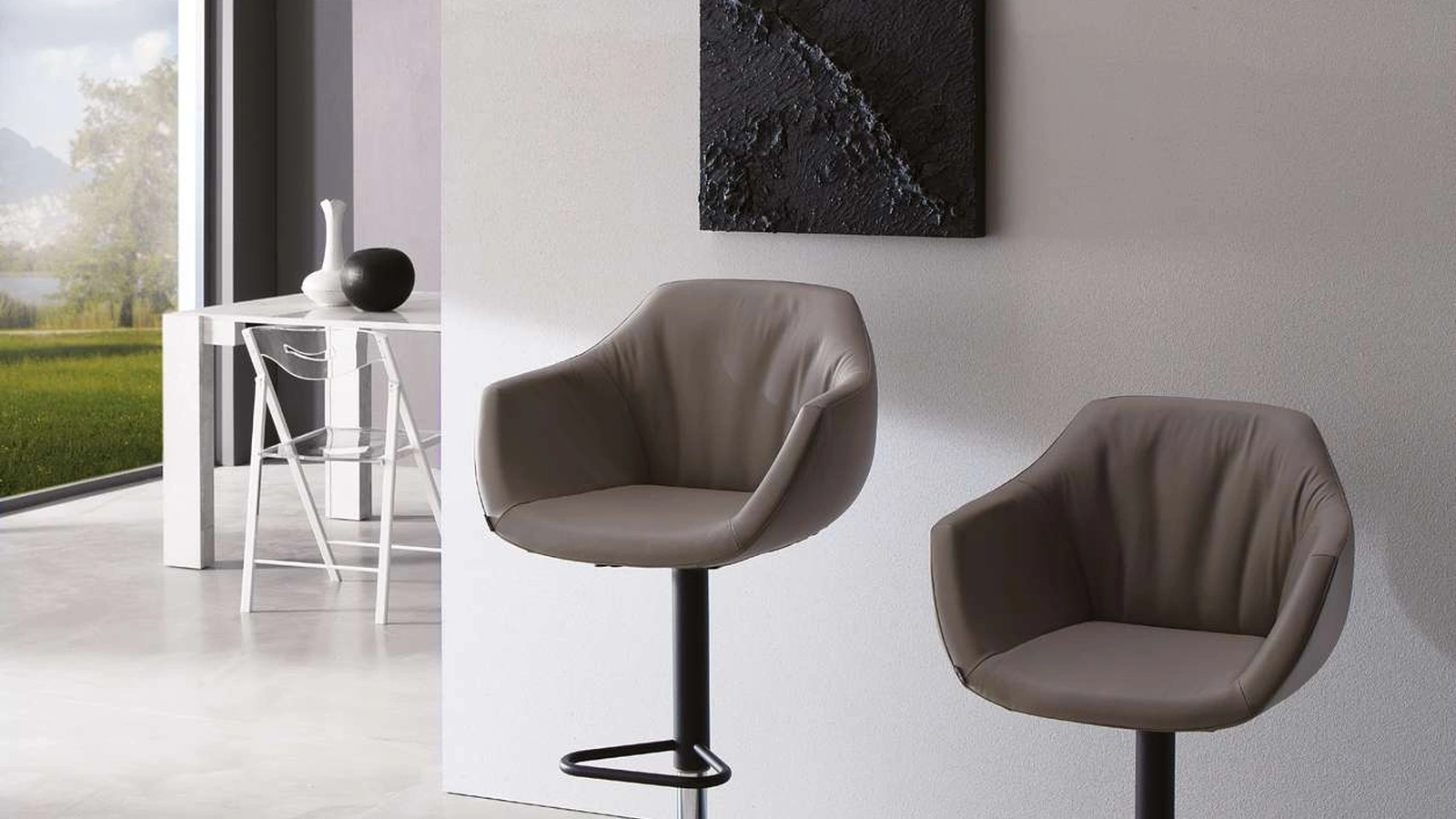 Sgabello in pelle Nemo di Ozzio