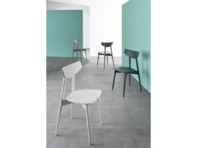 Sedia Rondine in faggio verniciato di Veneta Cucine