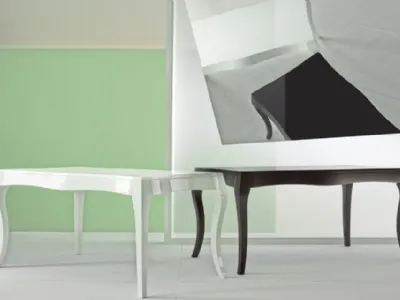 Tavolo Duna in legno laccato bianco o nero di Veneta Cucine