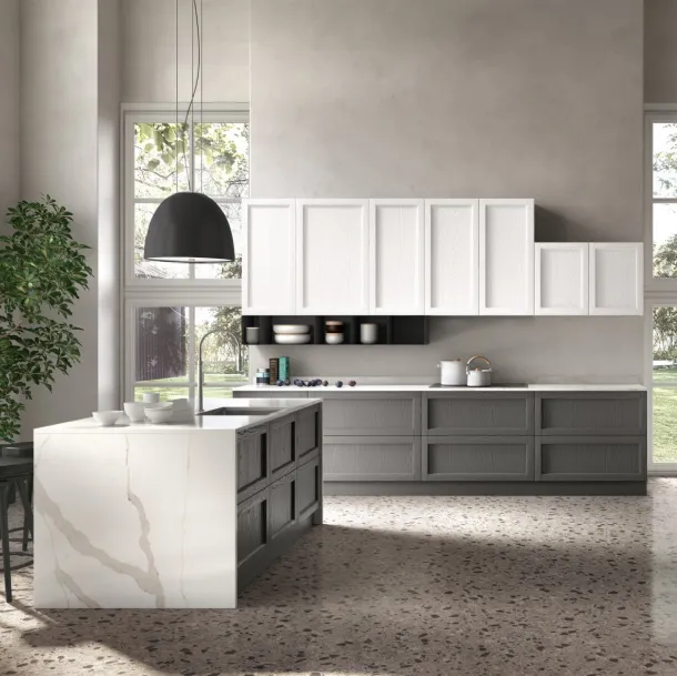 Cucina Classica con isola in legno di Frassino finitura Antracite e Bianco Primula di Essebi