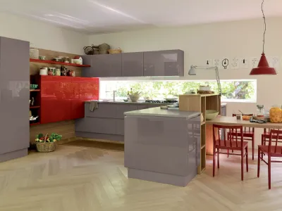 Cucina Moderna con penisola Extra Go in laccato lucido Marron Visone e Rosso veneziano di Veneta Cucine