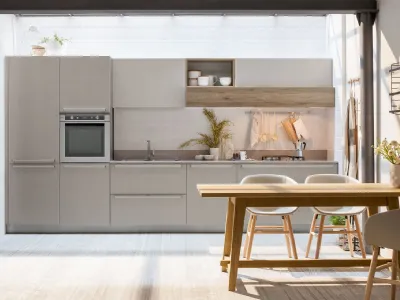 Cucina Moderna Start Time lineare in finitura Graffiato scuro e Play Rovere scuro di Veneta Cucine