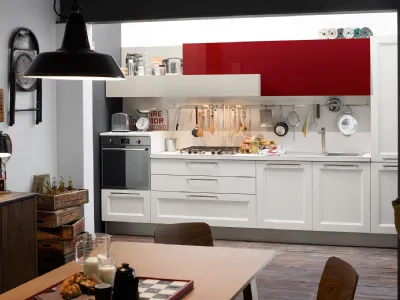 Cucina Moderna Tablet lineare in laccato opaco Bianco e laccato lucido Rosso Ciliegia di Veneta Cucine
